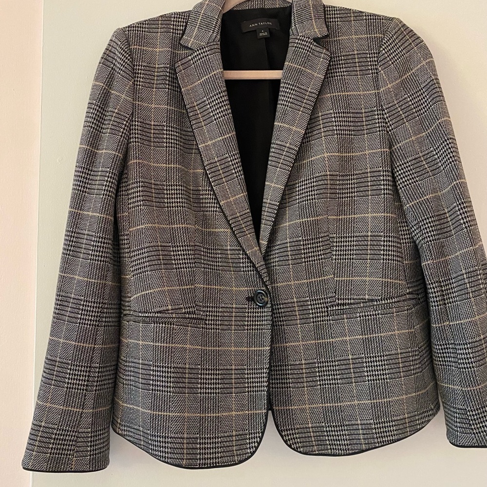 Hardly worn Ann Taylor blazer with a plaid design